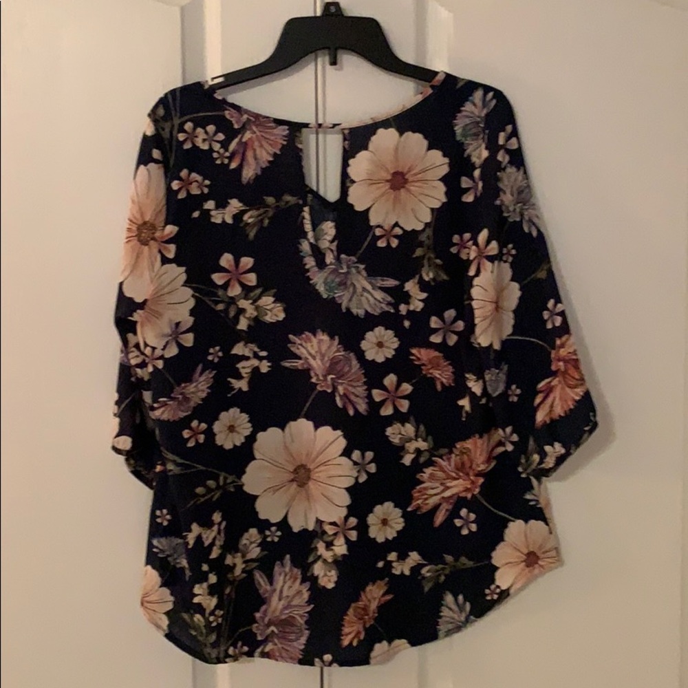 Top - Picture 2 of 2